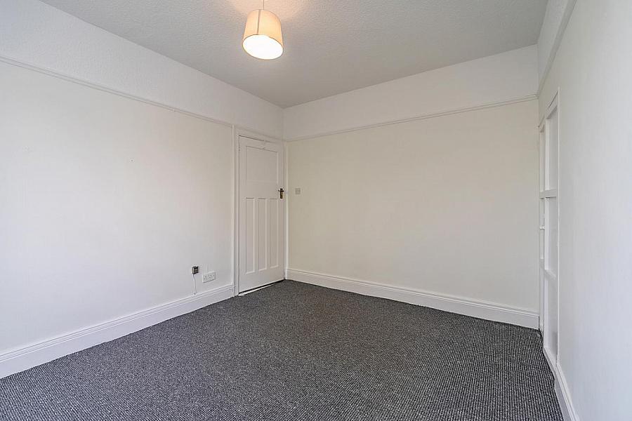 4 Balmoral Gardens