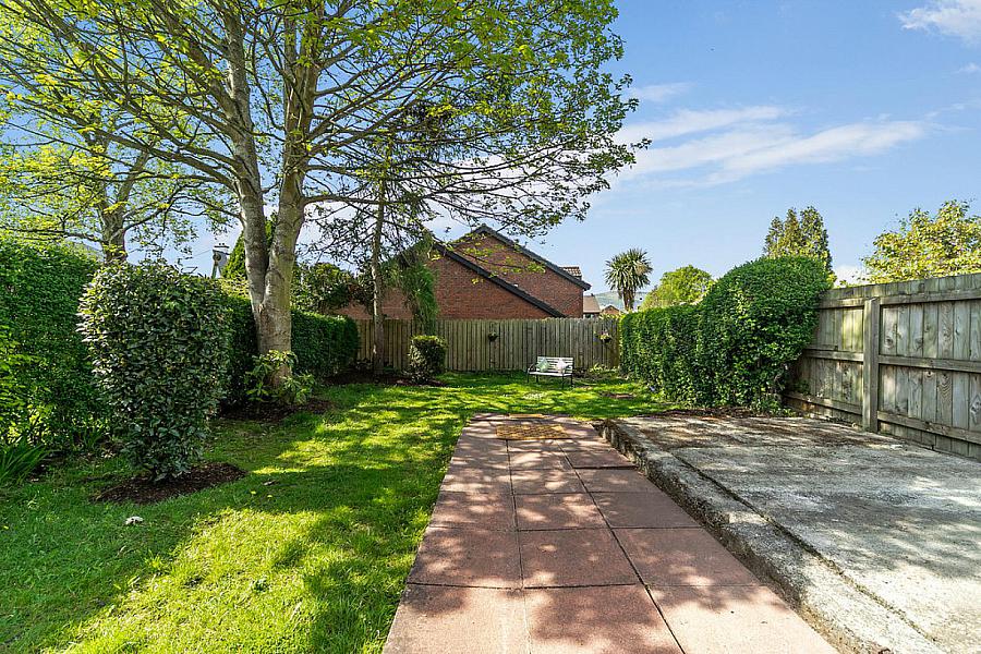 4 Balmoral Gardens