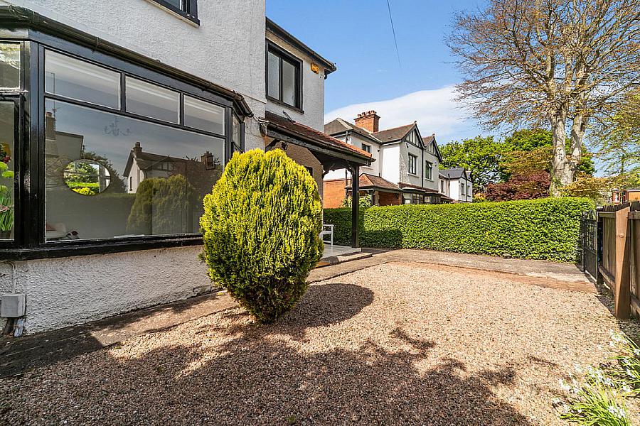 4 Balmoral Gardens