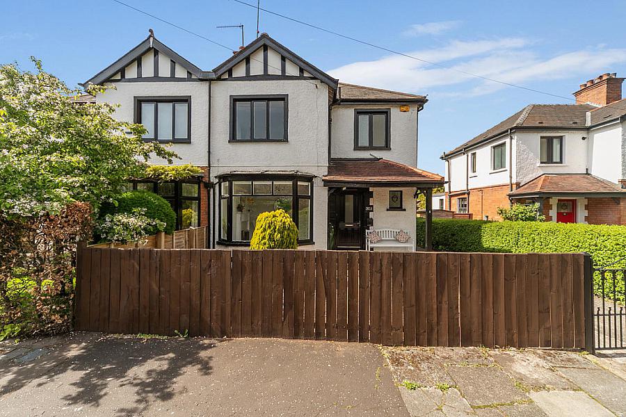 4 Balmoral Gardens