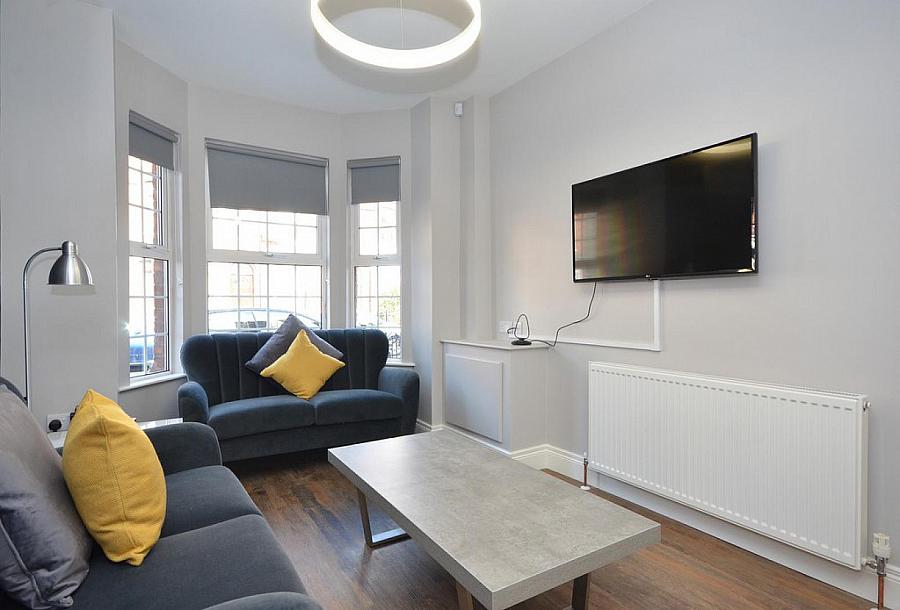 22 St Ives Gardens