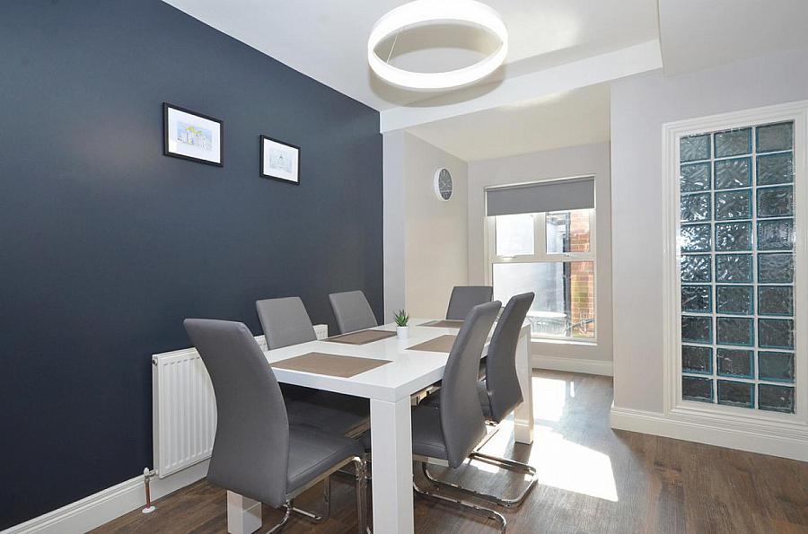 22 St Ives Gardens