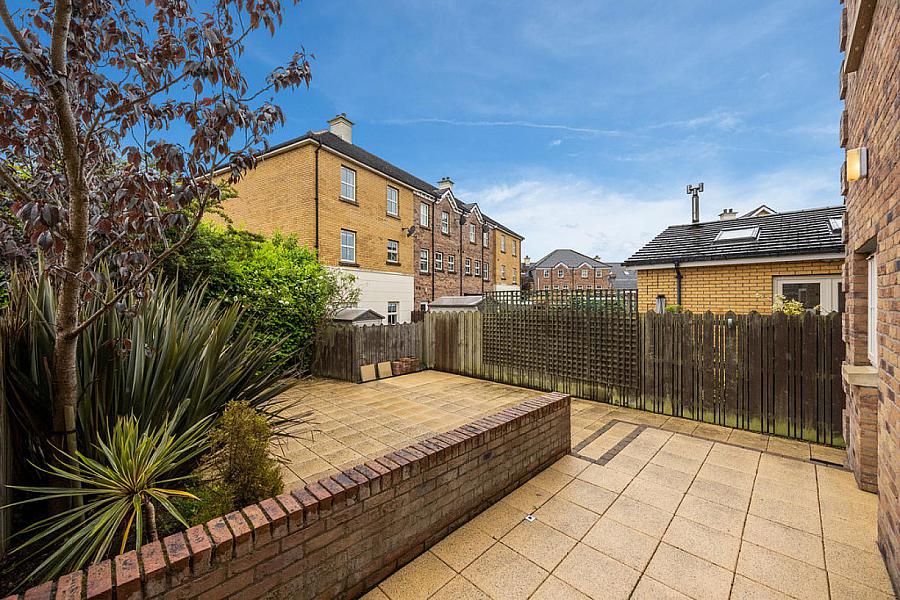 22 Ballantine Gardens