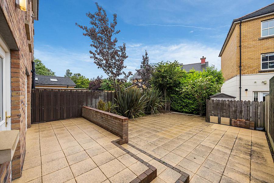 22 Ballantine Gardens