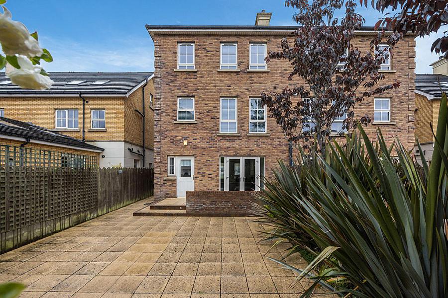 22 Ballantine Gardens