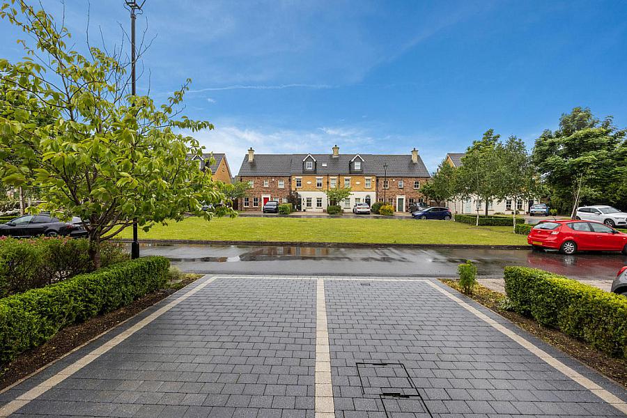22 Ballantine Gardens