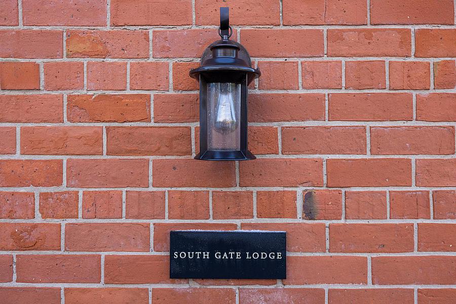 South Gate Lodge, 2 Lady Ishbel Boulevard