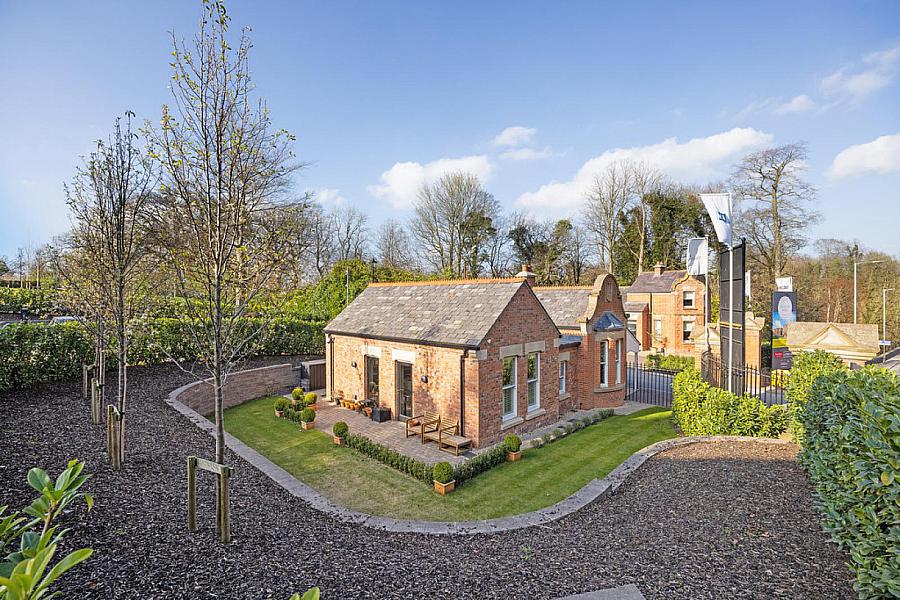 South Gate Lodge, 2 Lady Ishbel Boulevard