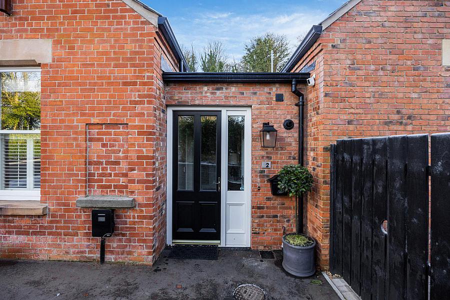 South Gate Lodge, 2 Lady Ishbel Boulevard