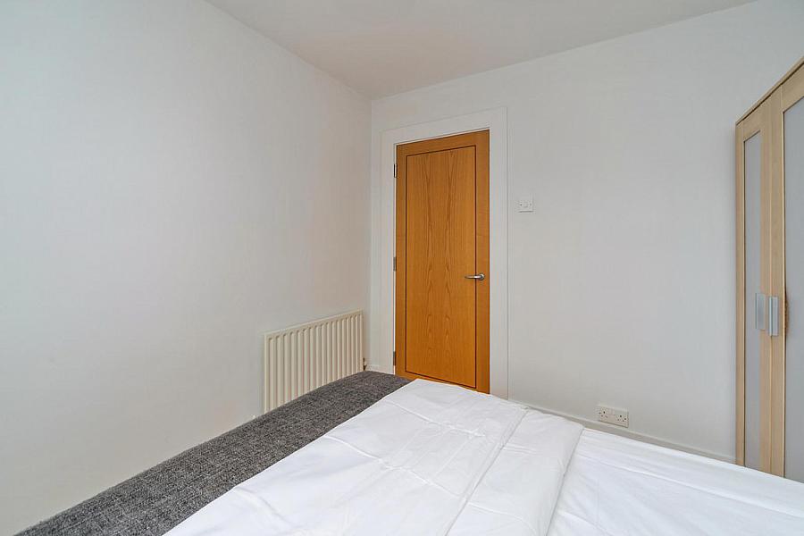 Apt 6, 36 Wellington Park