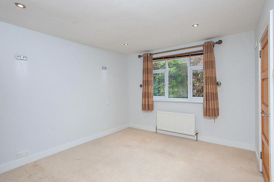 1 Fort Road