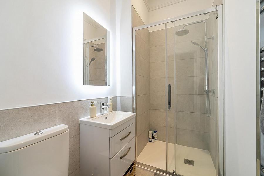 Apt 17, 6 Lady Ishbel Boulevard