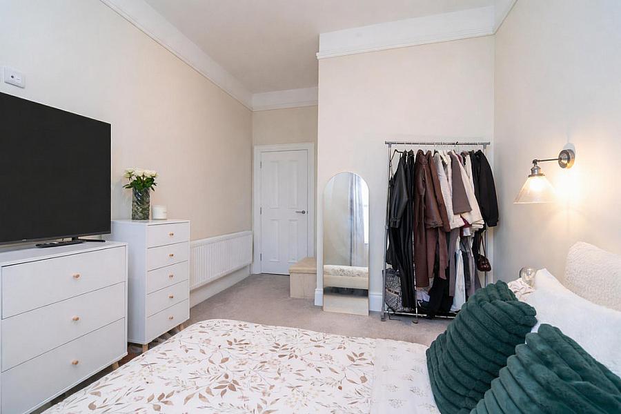 Apt 17, 6 Lady Ishbel Boulevard