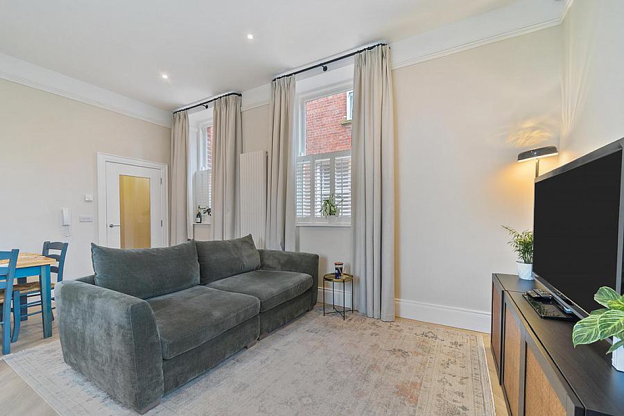 Apt 17, 6 Lady Ishbel Boulevard