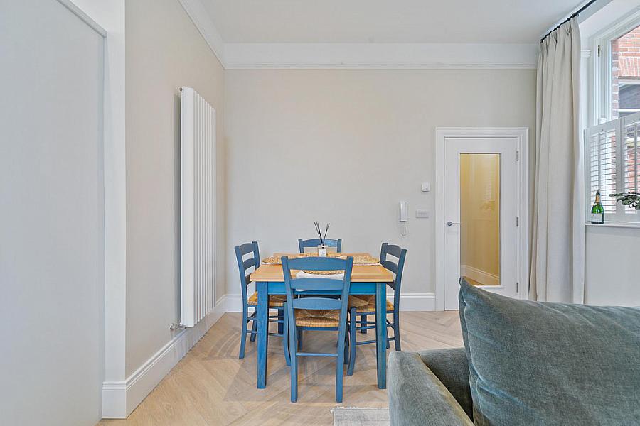 Apt 17, 6 Lady Ishbel Boulevard