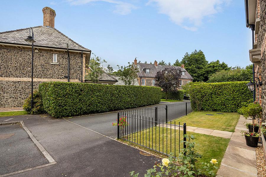 5 Governors Gate Crescent