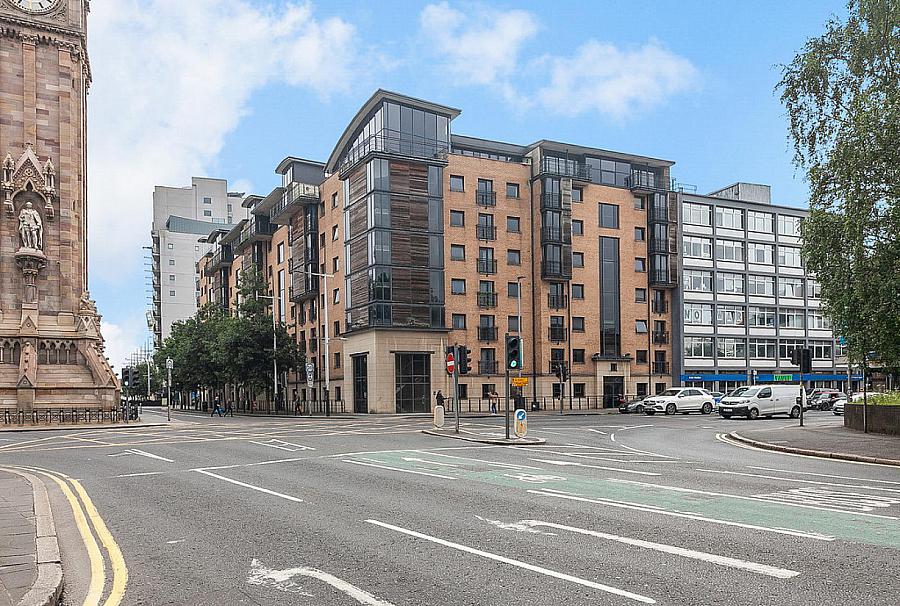 17 Queens Square