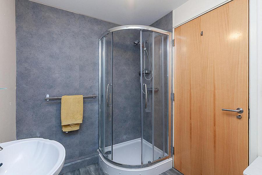 Apartment 60, 17 Queens Square
