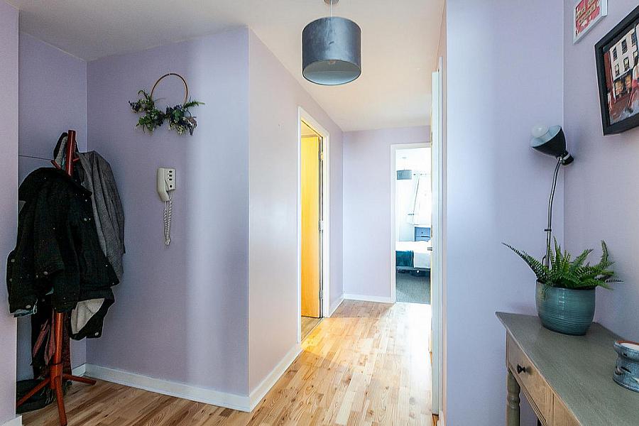 Apartment 60, 17 Queens Square