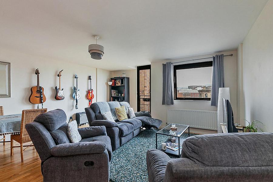 Apartment 60, 17 Queens Square