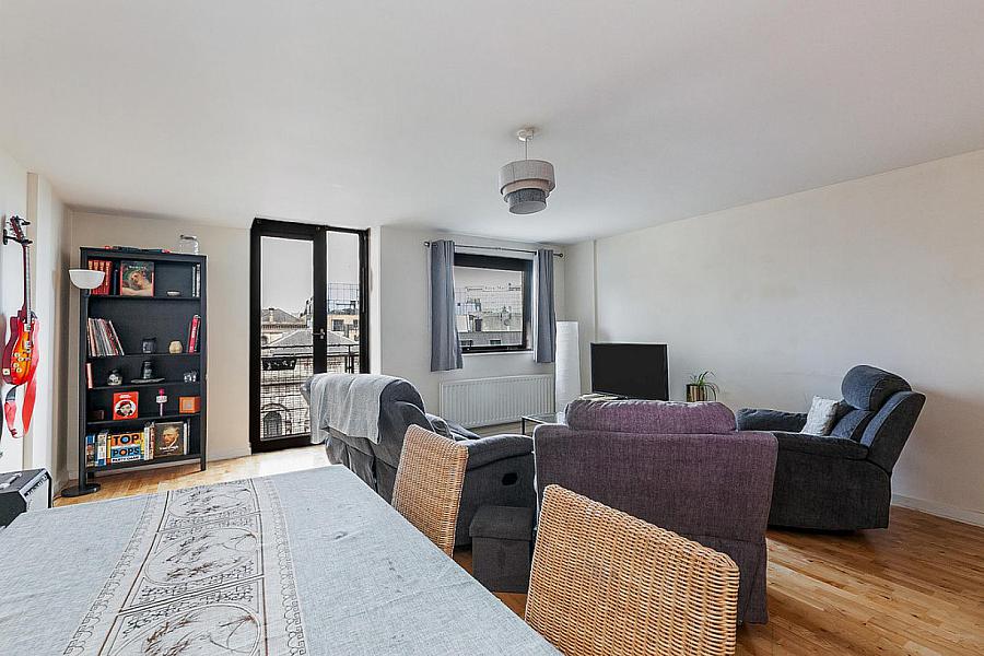 Apartment 60, 17 Queens Square