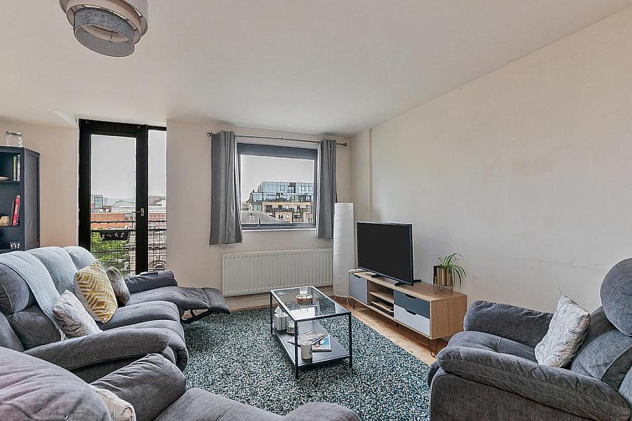 Apartment 60, 17 Queens Square