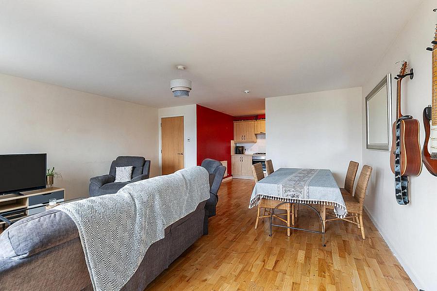 Apartment 60, 17 Queens Square