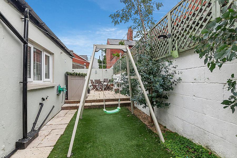 8 Hughenden Avenue 8 Hughenden Avenue