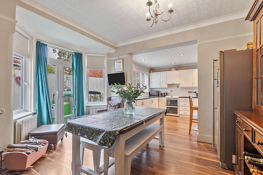 8 Hughenden Avenue 8 Hughenden Avenue