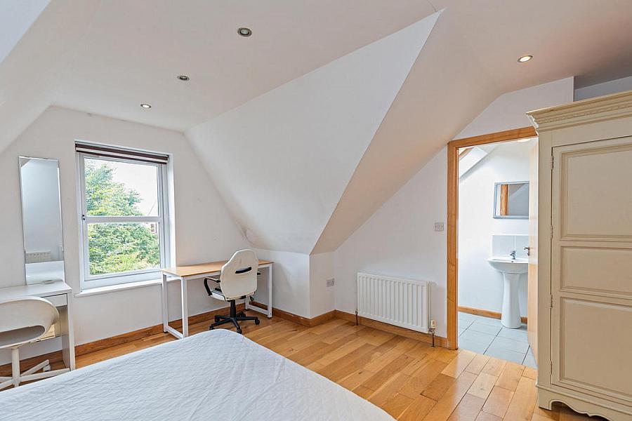 2 Earlston Mews, 12 Annadale Avenue