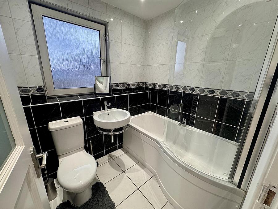 Apt 11 Ascot House