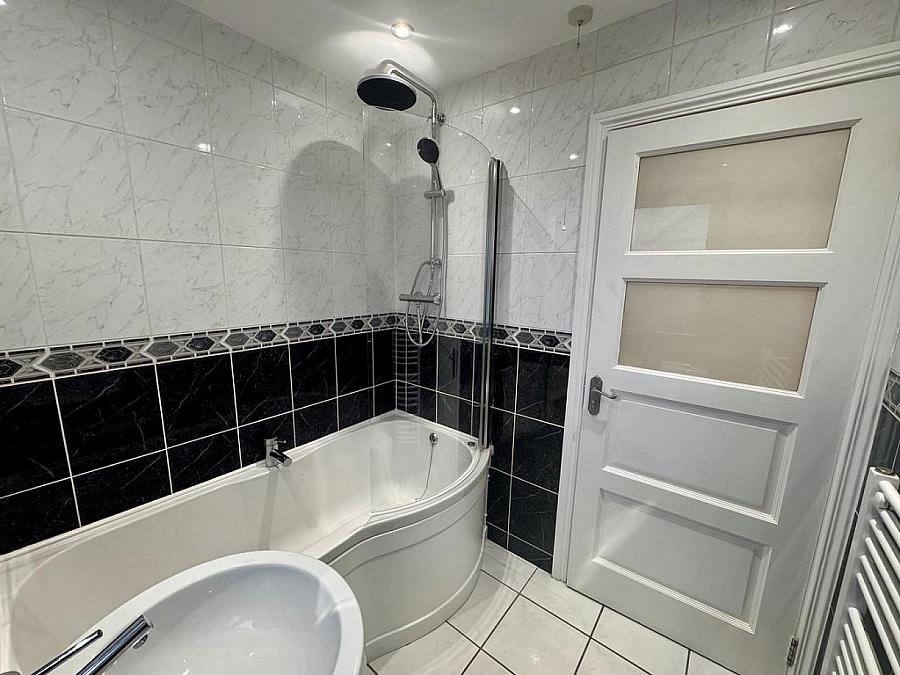Apt 11 Ascot House