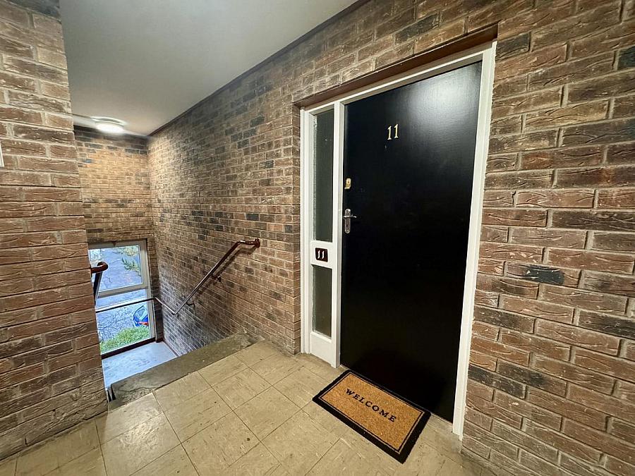 Apt 11 Ascot House