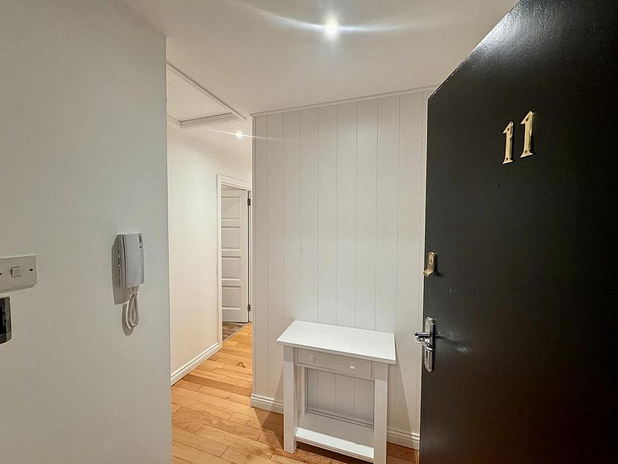 Apt 11 Ascot House