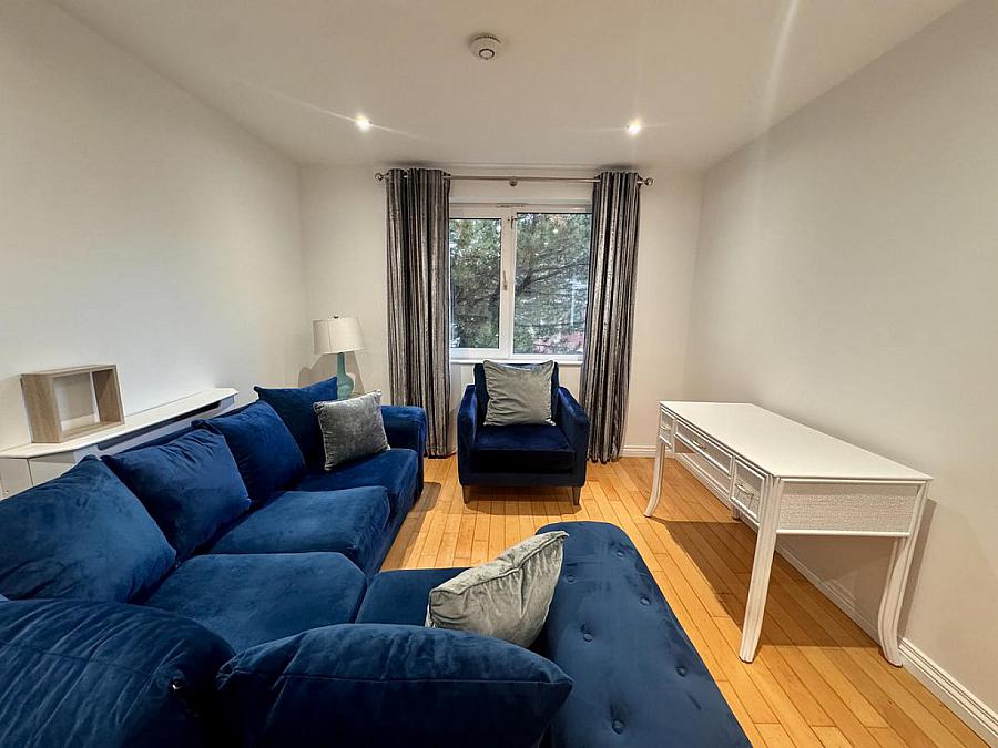 Apt 11 Ascot House
