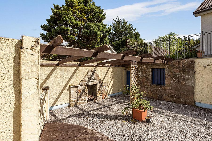 14 Pinehill Road