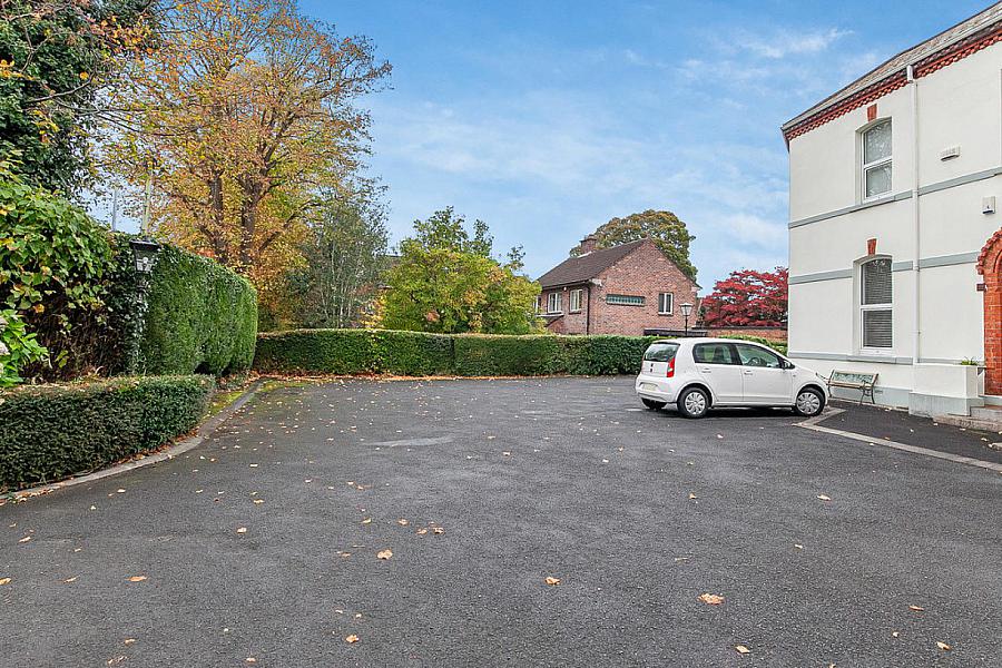 Apt 3, 58 Marlborough Park South
