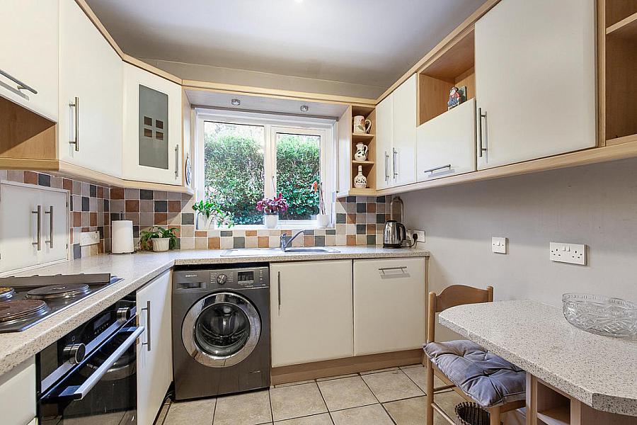 Apt 3, 58 Marlborough Park South