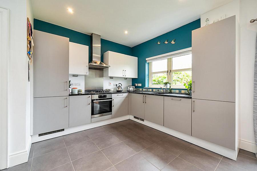 14 Bracken Hill Close