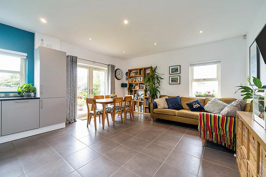 14 Bracken Hill Close
