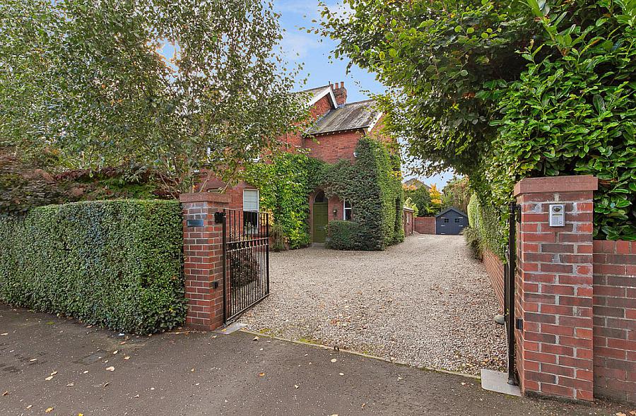 21 Deramore Park