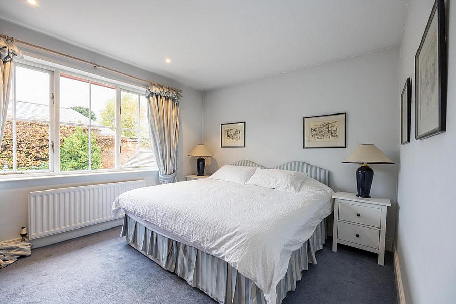 51A Myrtlefield Park