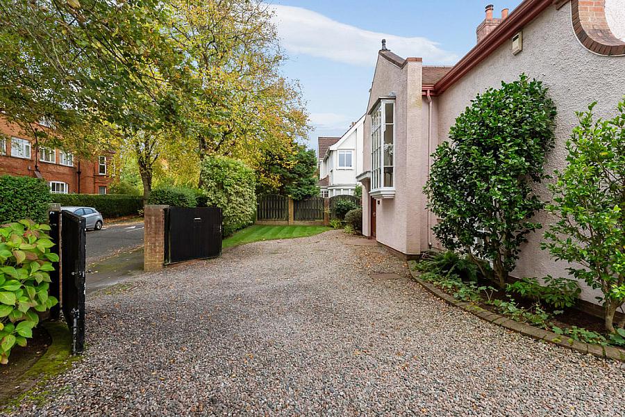 51A Myrtlefield Park