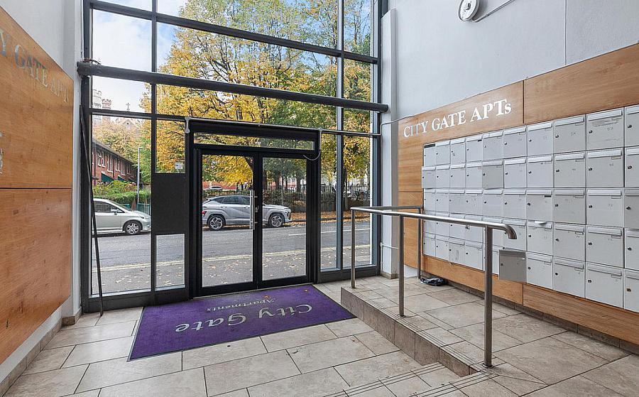 19 City Gate