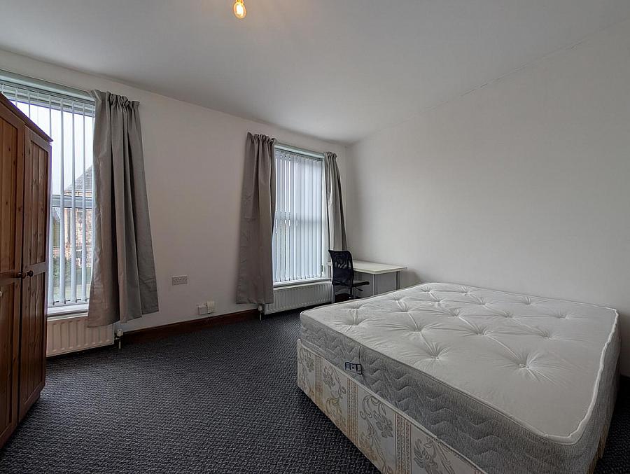 Flat 2, 6 Eglantine Avenue