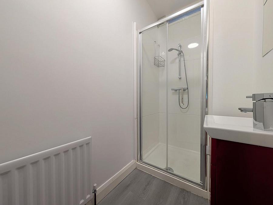 Flat 2, 6 Eglantine Avenue