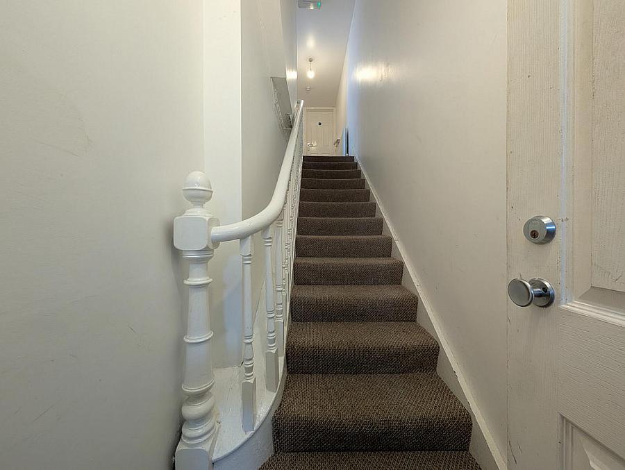 Flat 2, 6 Eglantine Avenue