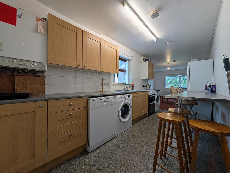 Flat 2, 6 Eglantine Avenue