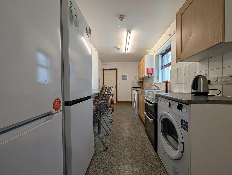 Flat 2, 6 Eglantine Avenue