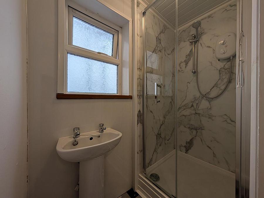 Flat 2, 6 Eglantine Avenue